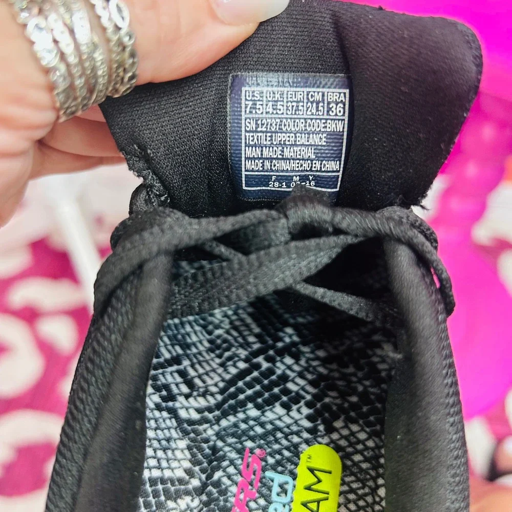 Skechers Womens 7.5 Lite-Weight Air Memory Foam Sneakers Black Snakeskin New